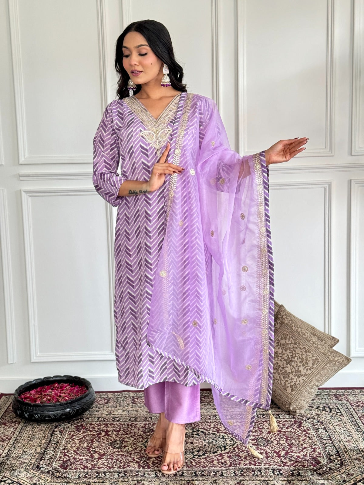 VRUTIKA MAGNIFICENT ELEGANCE WITH A CAPTIVATING GLOW KURTA SET