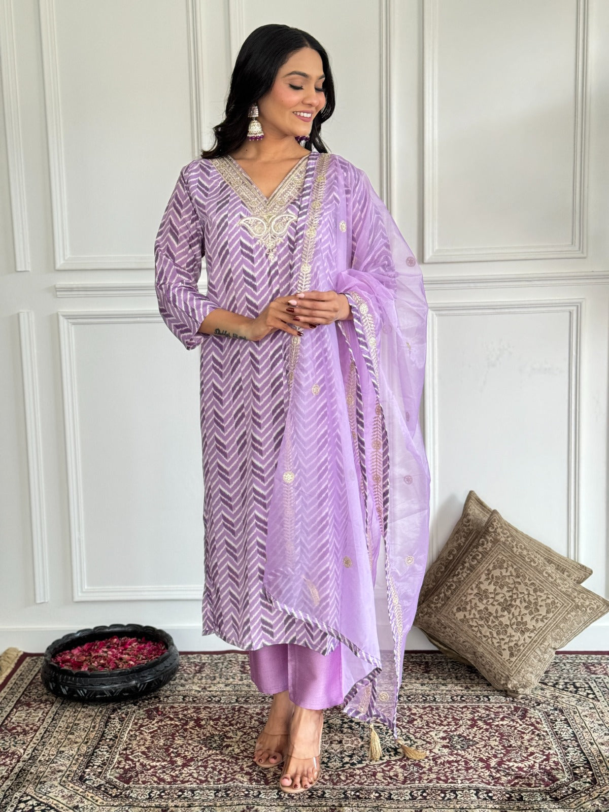 VRUTIKA MAGNIFICENT ELEGANCE WITH A CAPTIVATING GLOW KURTA SET