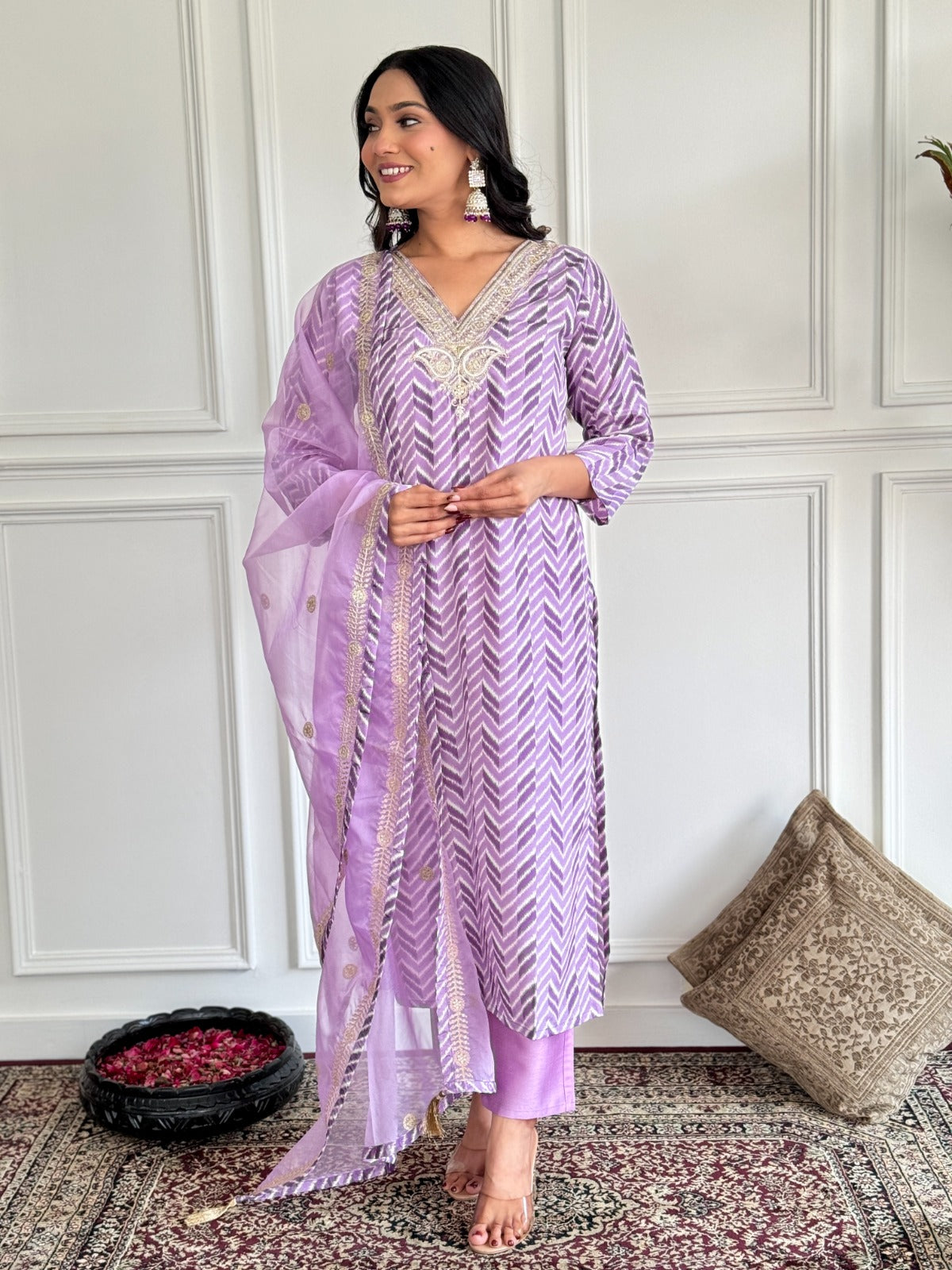 VRUTIKA MAGNIFICENT ELEGANCE WITH A CAPTIVATING GLOW KURTA SET