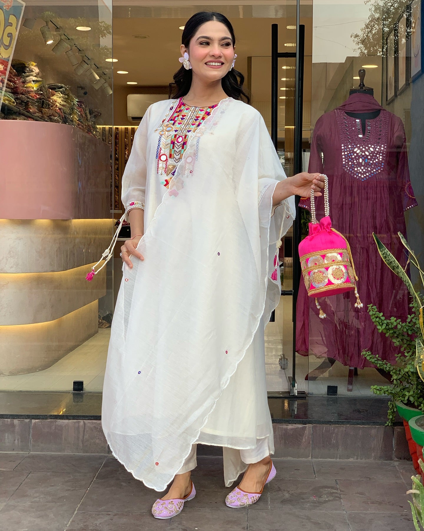 YAMINI WHITE COTTON KURTA SET WITH COMFORTABLE FIT