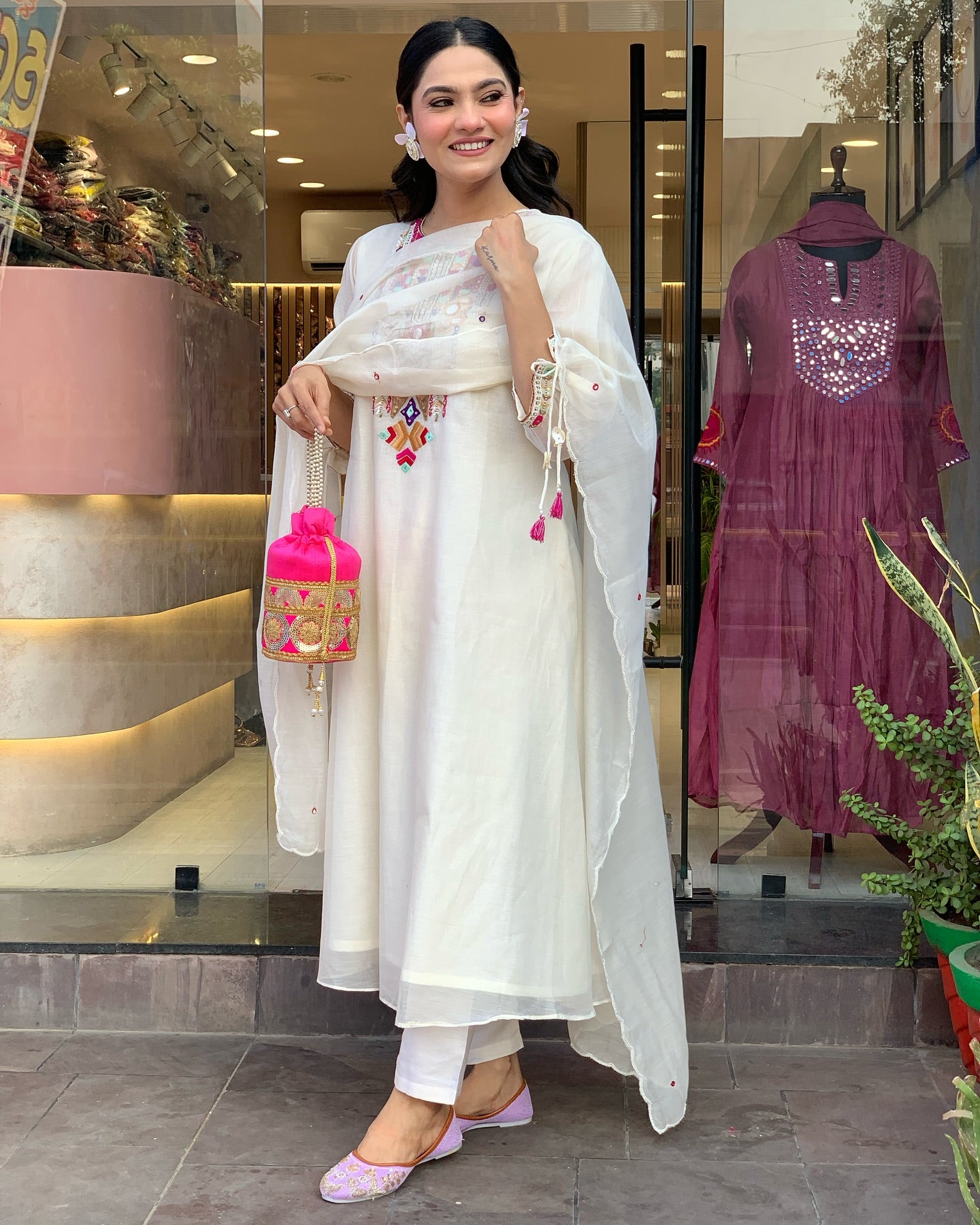 YAMINI WHITE COTTON KURTA SET WITH COMFORTABLE FIT