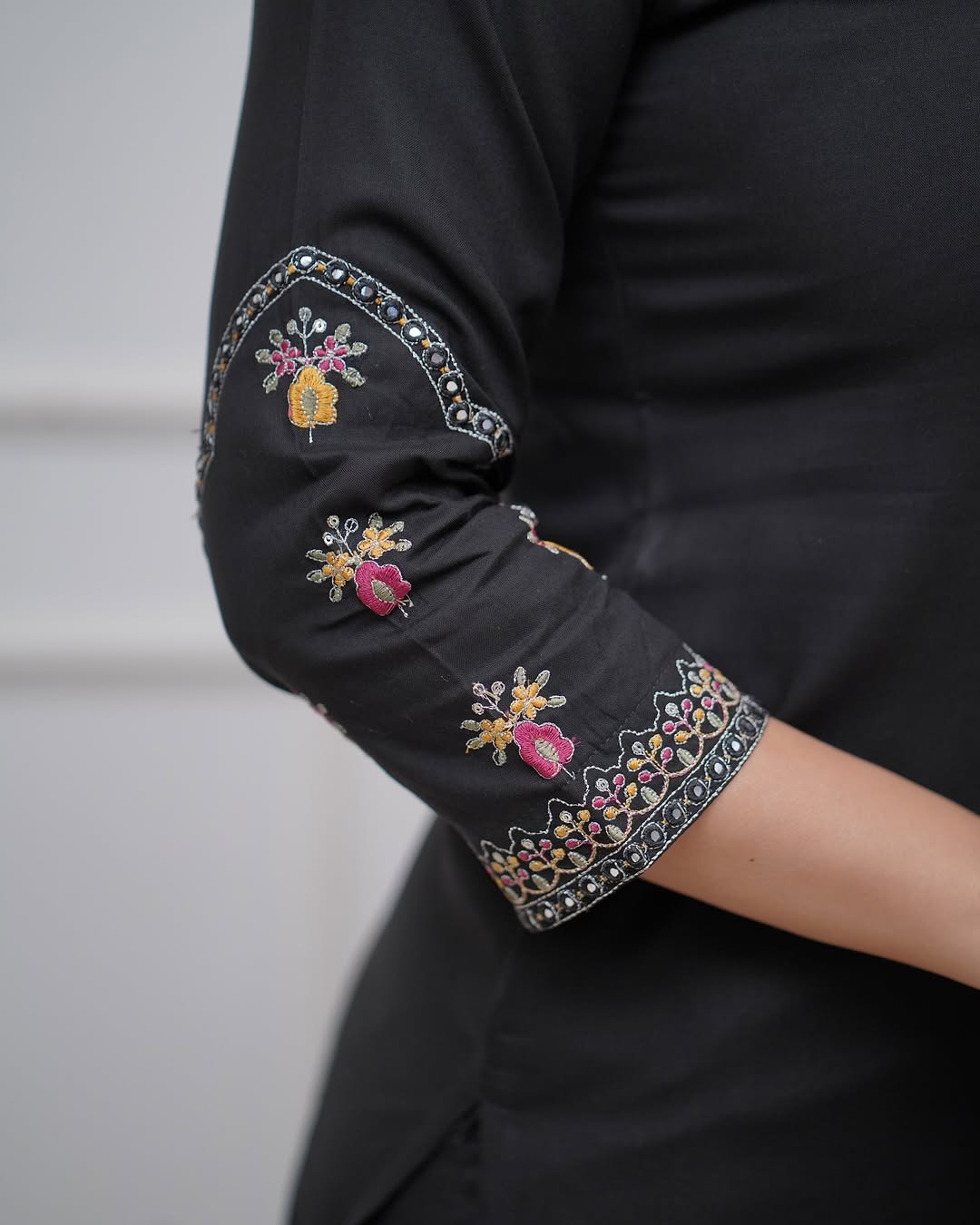BLACK BERRY FLORAL ELEGANCE SUIT SET