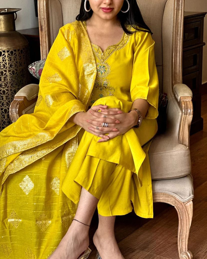 LEMON YELLOW SILK BLEND EMBROIDERED KURTA SET WITH ZARI DUPATTA