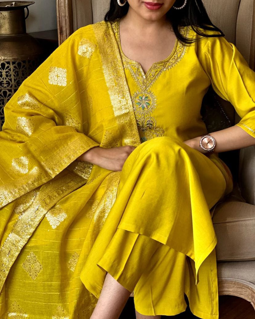 LEMON YELLOW SILK BLEND EMBROIDERED KURTA SET WITH ZARI DUPATTA
