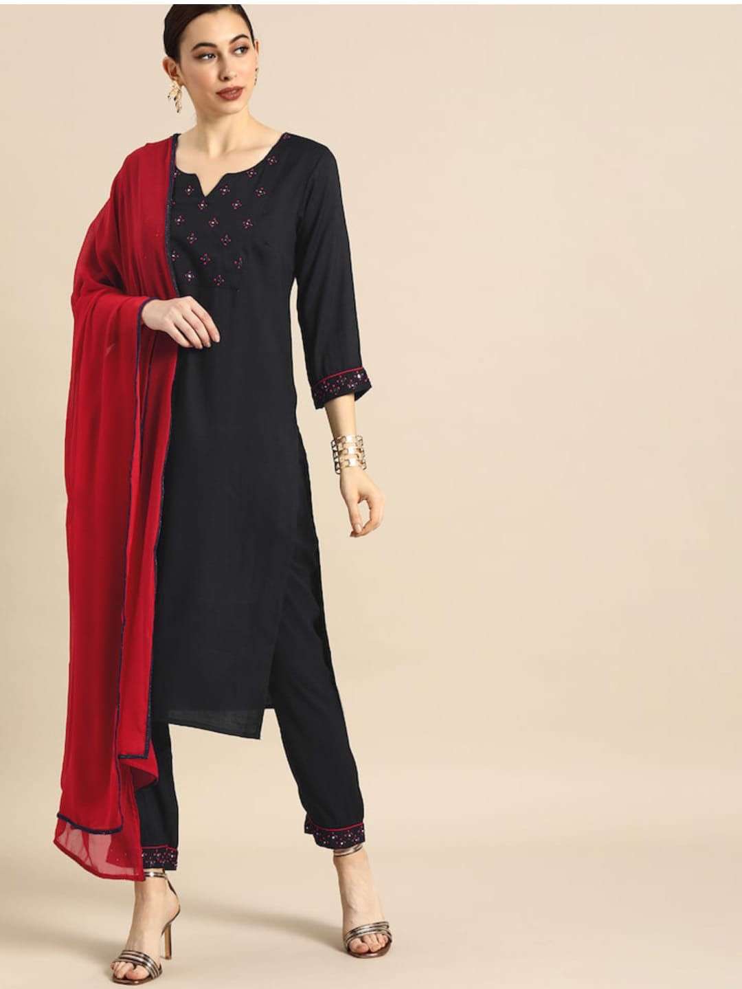 RADHE RAVISHING CHIC WITH A UNIQUE TOUCH KURTA SET