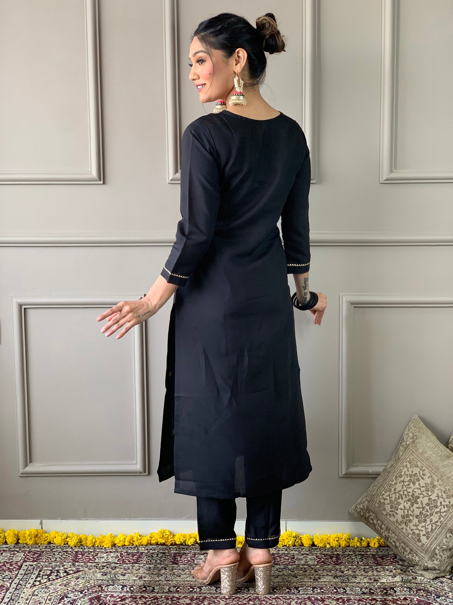 BLACK RAYON SLUB EMBROIDERED KURTA SET